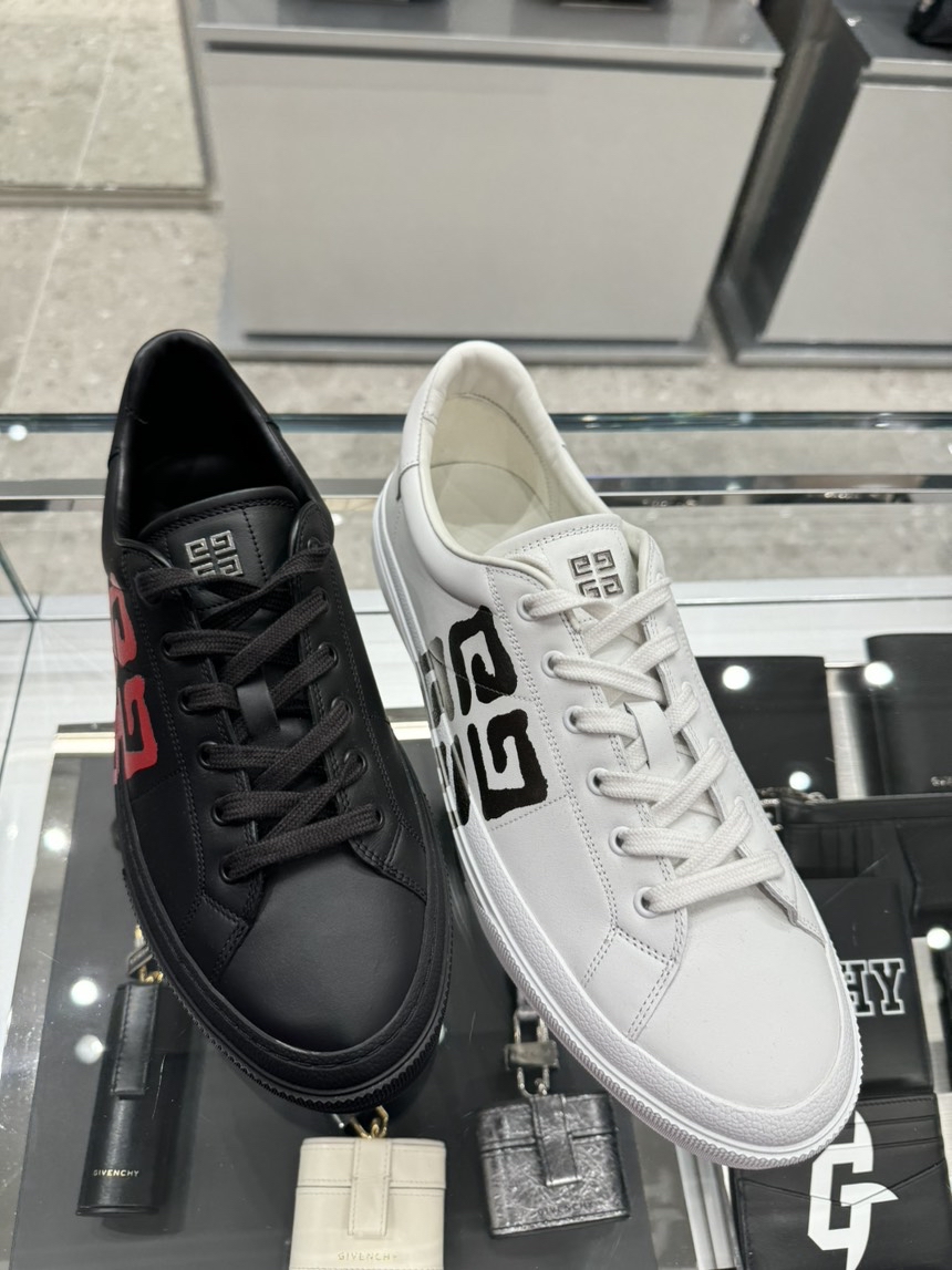 GIVENCHY Sneakers side view - Men's luxury Shoes