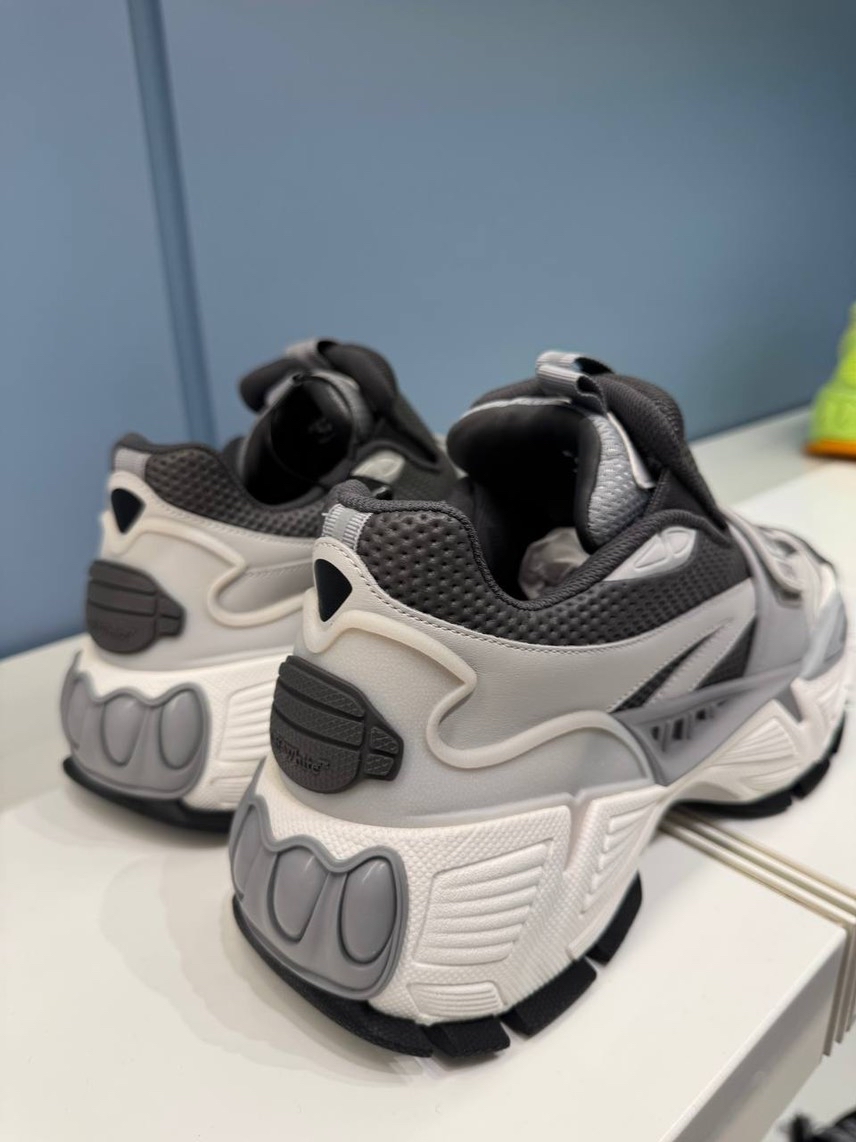 OFF-WHITE Sneakers side view - Men's luxury Shoes