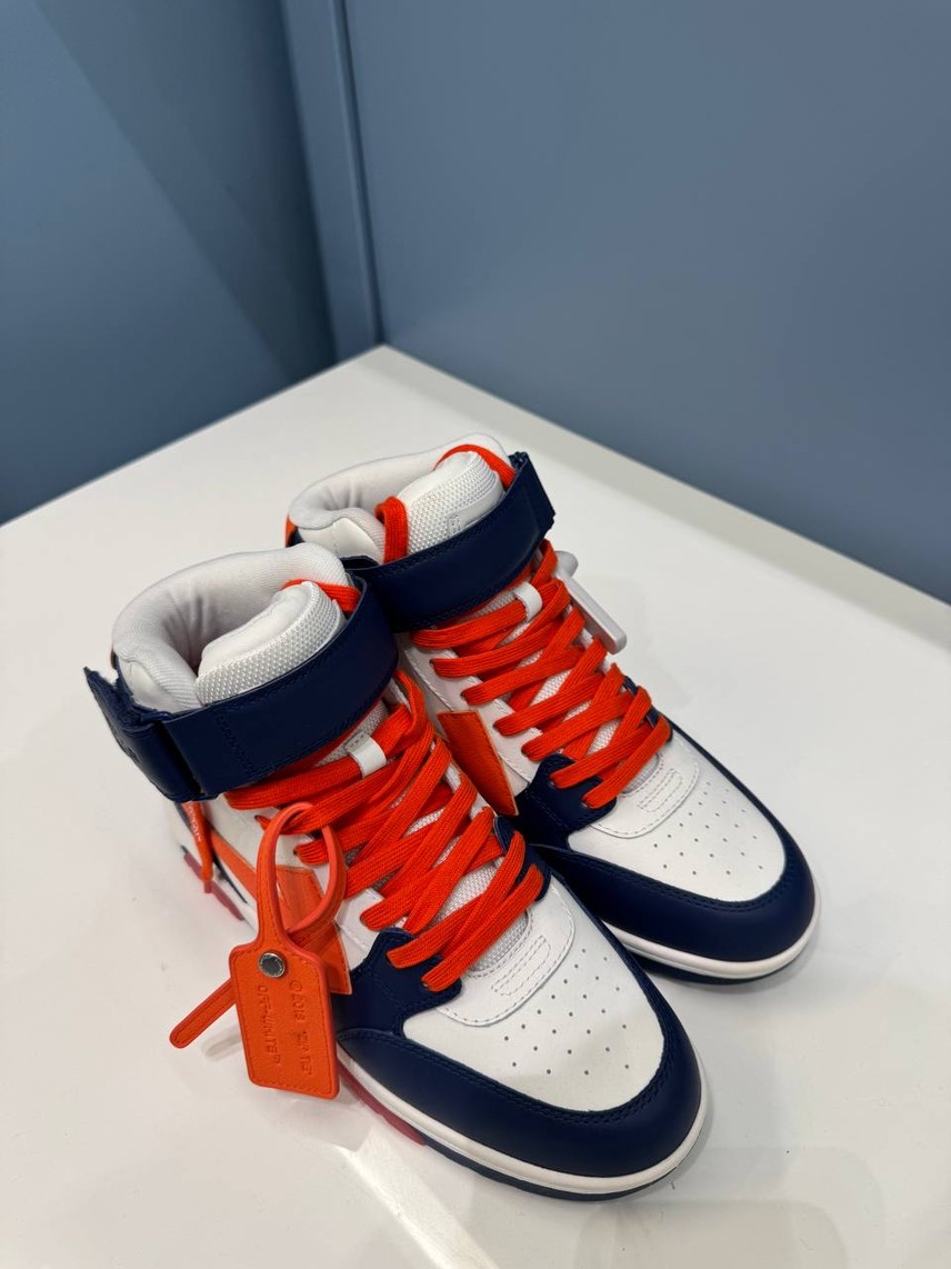 OFF-WHITE Sneakers side view - Men's luxury Shoes