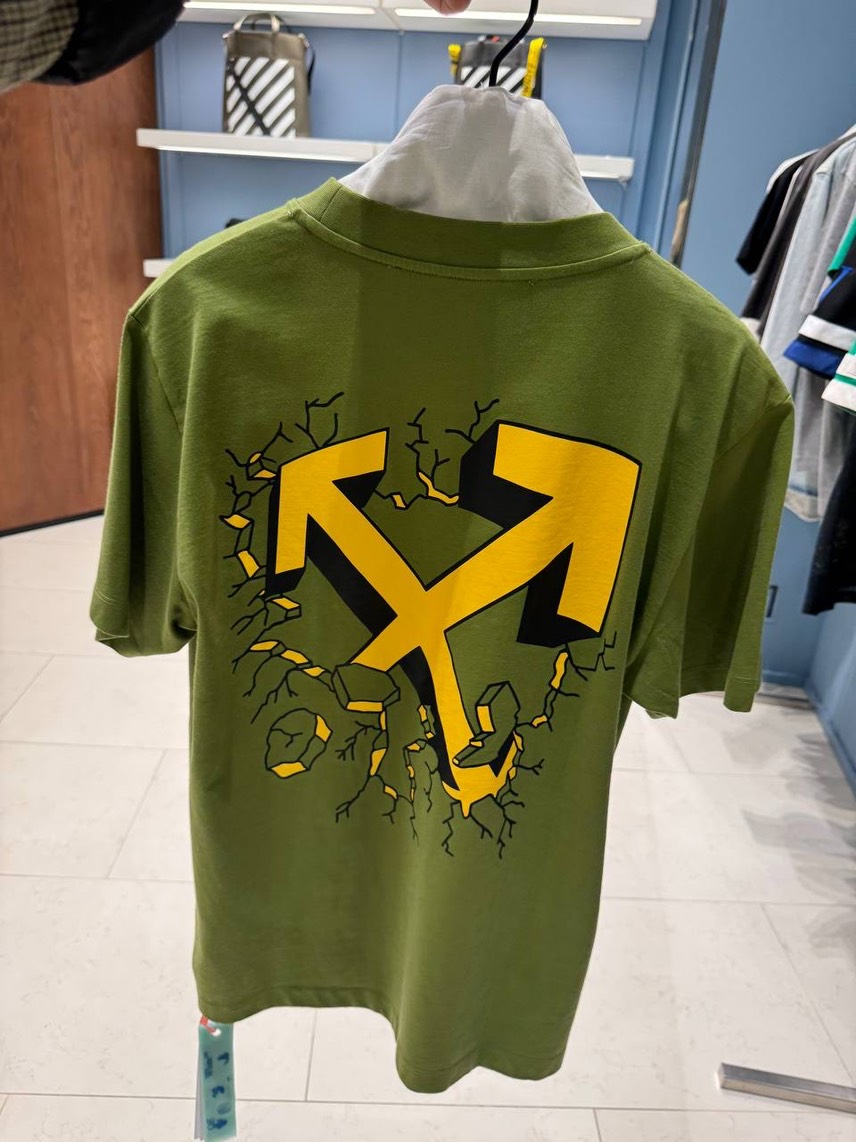 OFF-WHITE T-shirt and Polo side view - Men's luxury Clothes