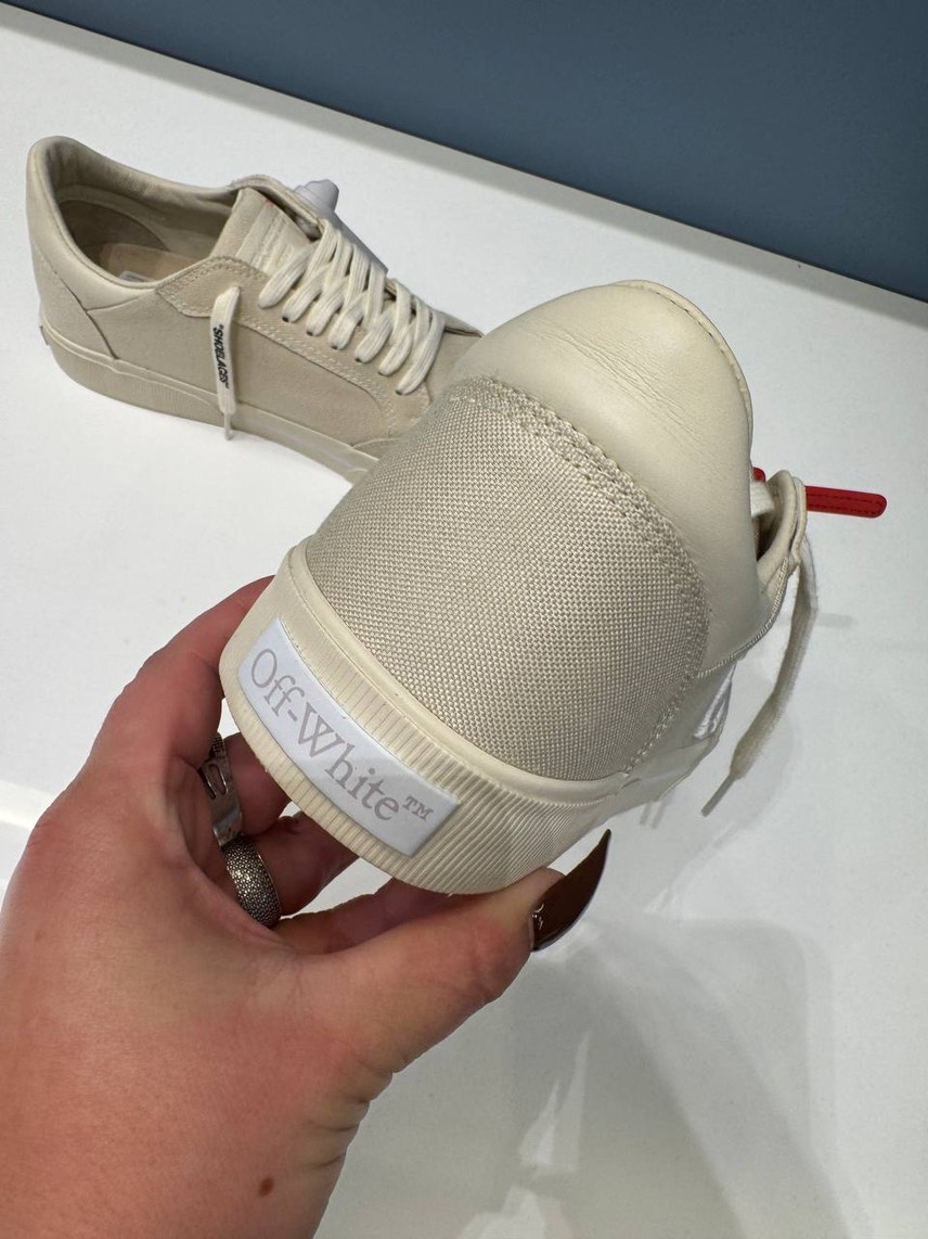 OFF-WHITE Sneakers side view - Men's luxury Shoes