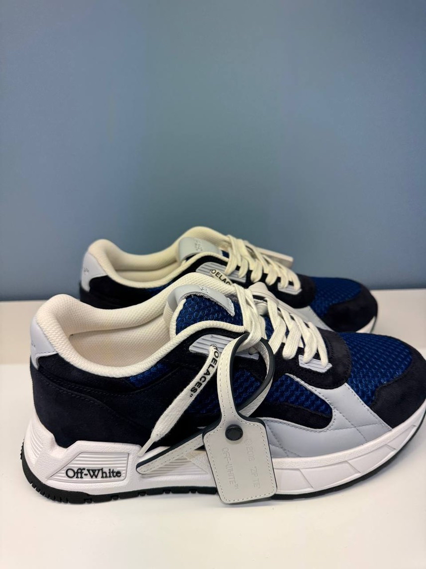 OFF-WHITE Sneakers side view - Men's luxury Shoes