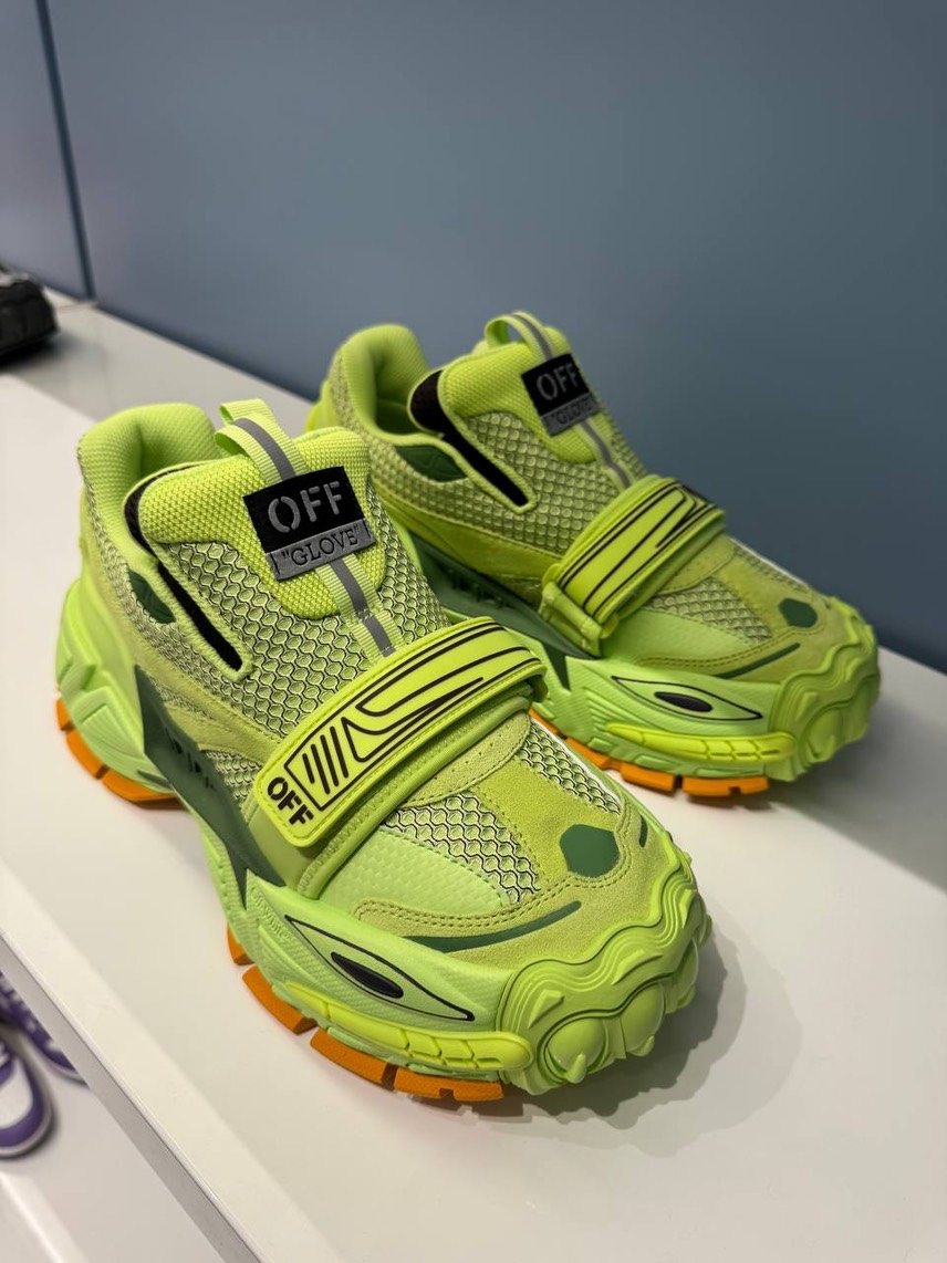 OFF-WHITE Sneakers side view - Men's luxury Shoes