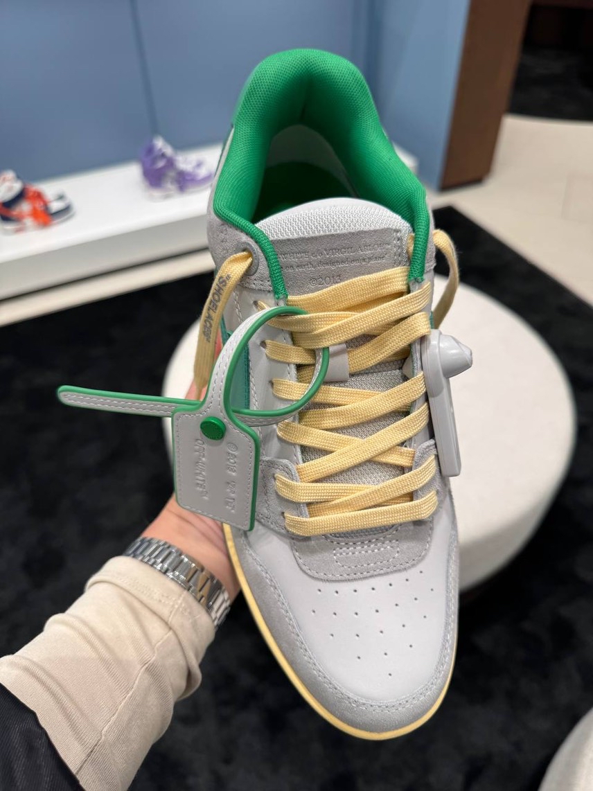 OFF-WHITE Sneakers side view - Men's luxury Shoes