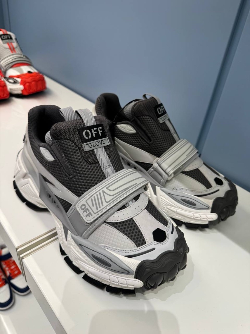 OFF-WHITE Sneakers side view - Men's luxury Shoes