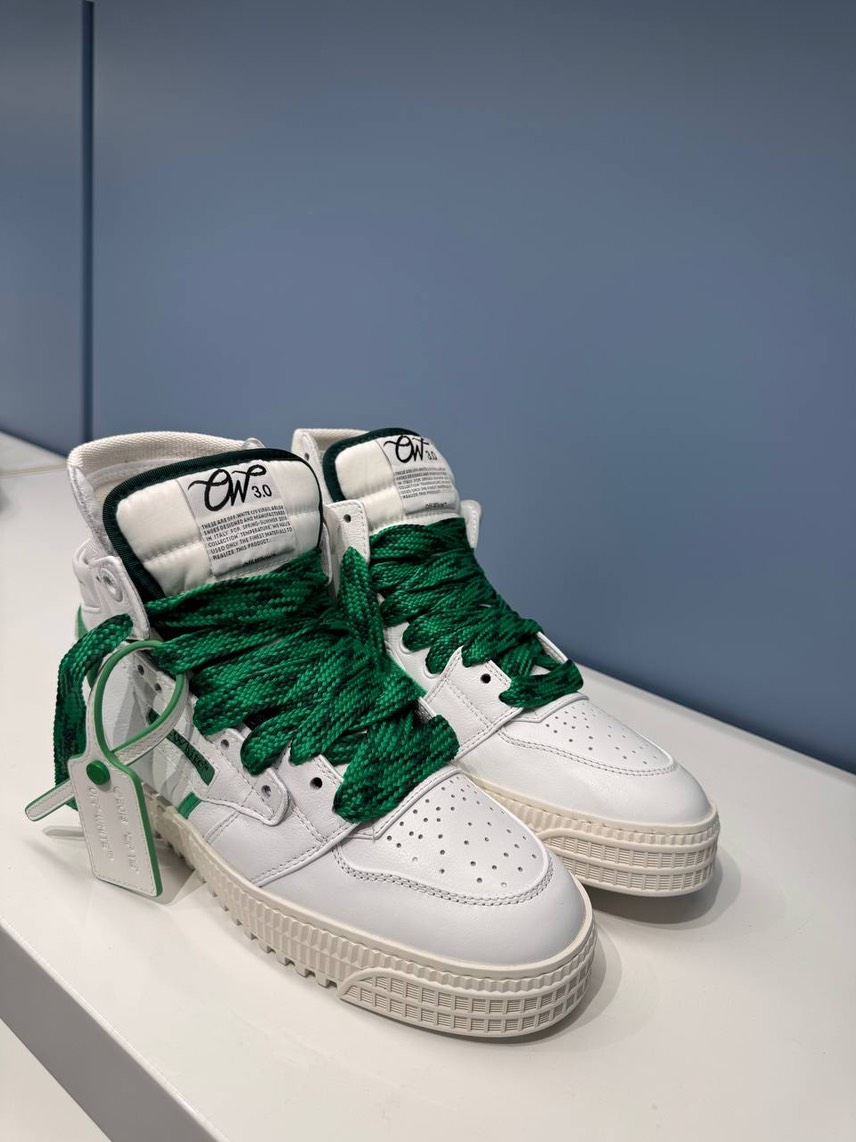 OFF-WHITE Sneakers side view - Men's luxury Shoes