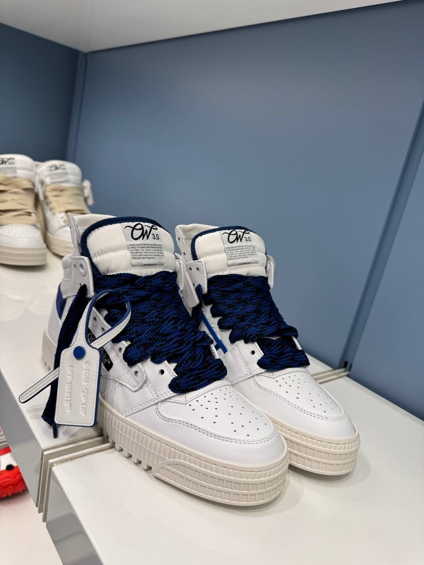 OFF-WHITE Sneakers side view - Men's luxury Shoes