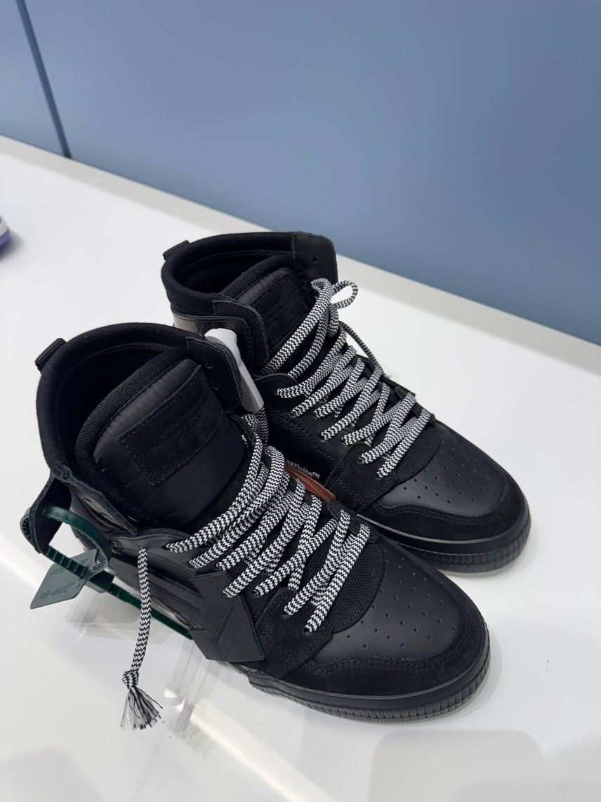OFF-WHITE Sneakers side view - Men's luxury Shoes