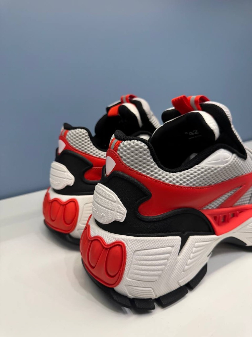 OFF-WHITE Sneakers side view - Men's luxury Shoes