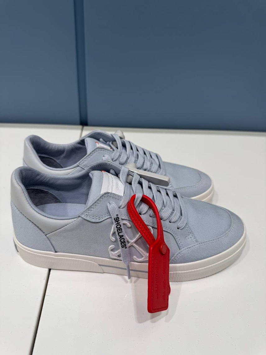 OFF-WHITE Sneakers front view - Men's luxury Shoes