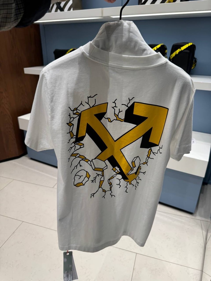 OFF-WHITE T-shirt and Polo side view - Men's luxury Clothes