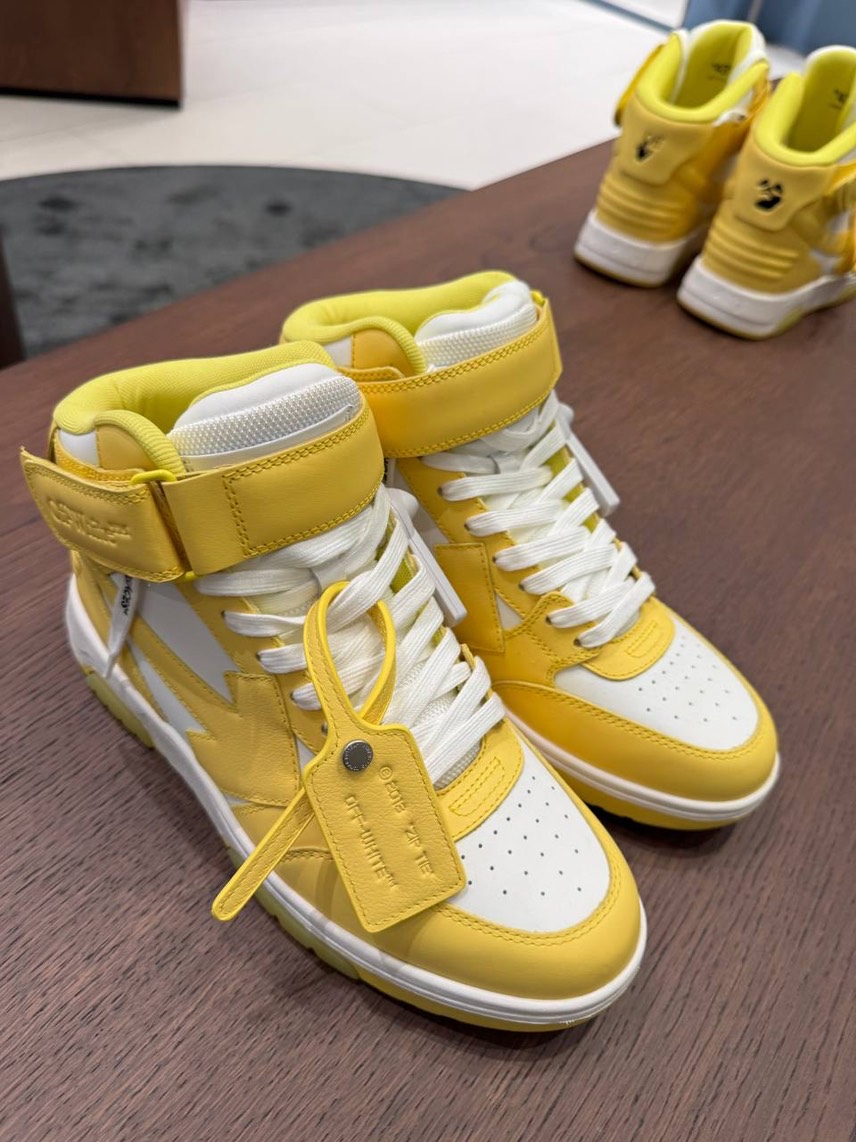 OFF-WHITE Sneakers side view - Men's luxury Shoes