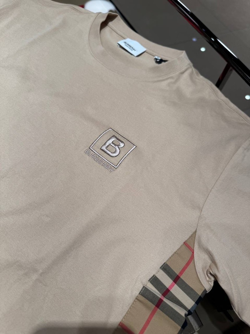 BURBERRY T-shirt and Polo side view - Women's luxury Clothes