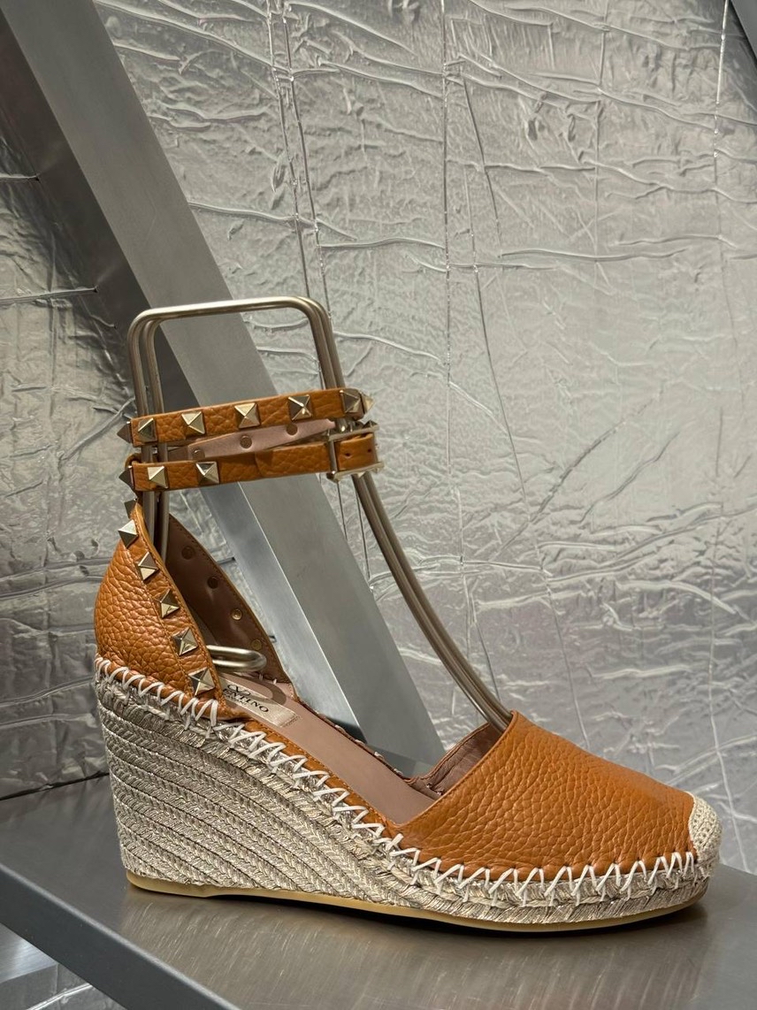 VALENTINO GARAVANI Sandals front view - Women's luxury Shoes