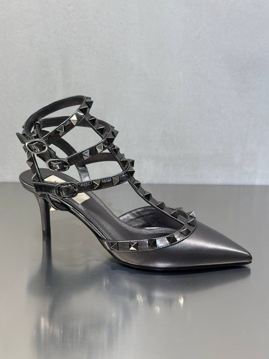 VALENTINO GARAVANI Sandals front view - Women's luxury Shoes