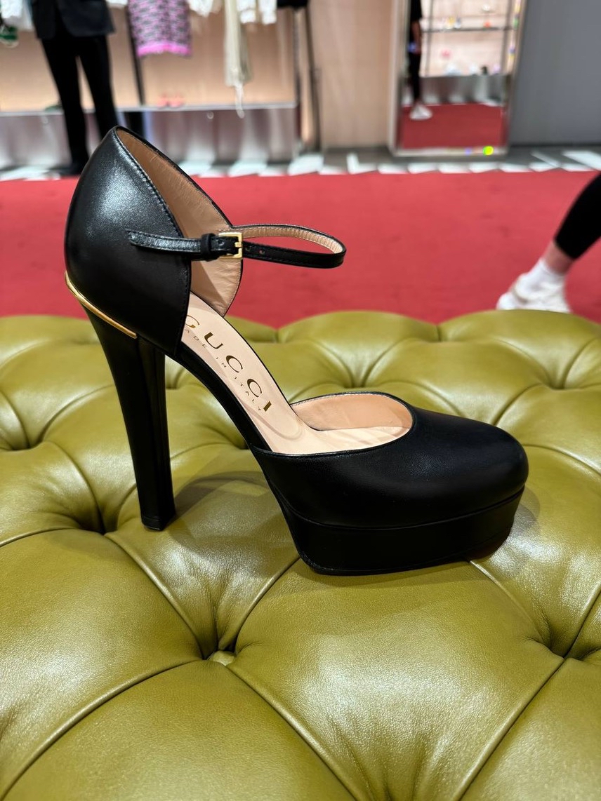 GUCCI Pumps front view - Women's luxury Shoes