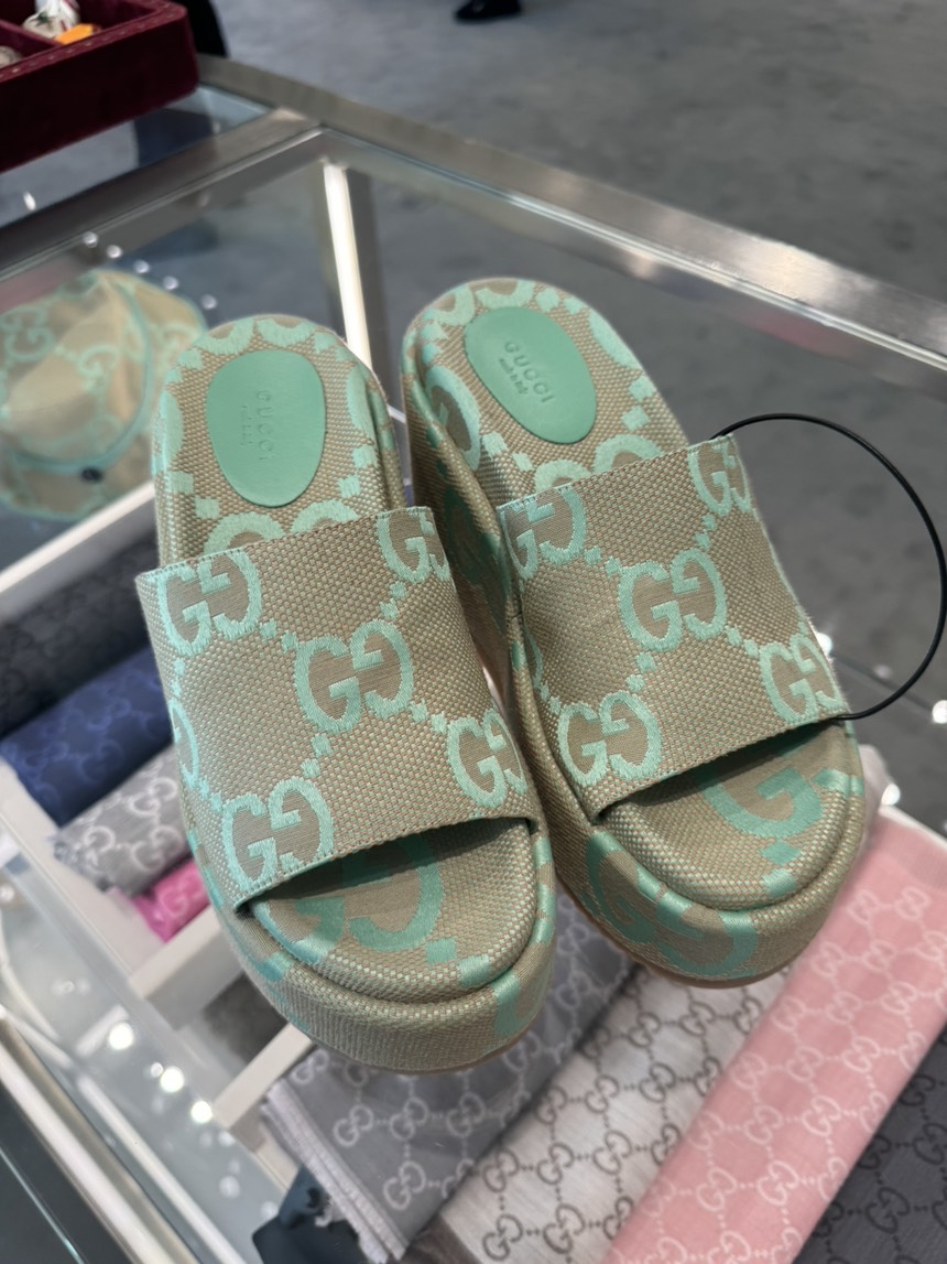 GUCCI Slides side view - Women's luxury Shoes