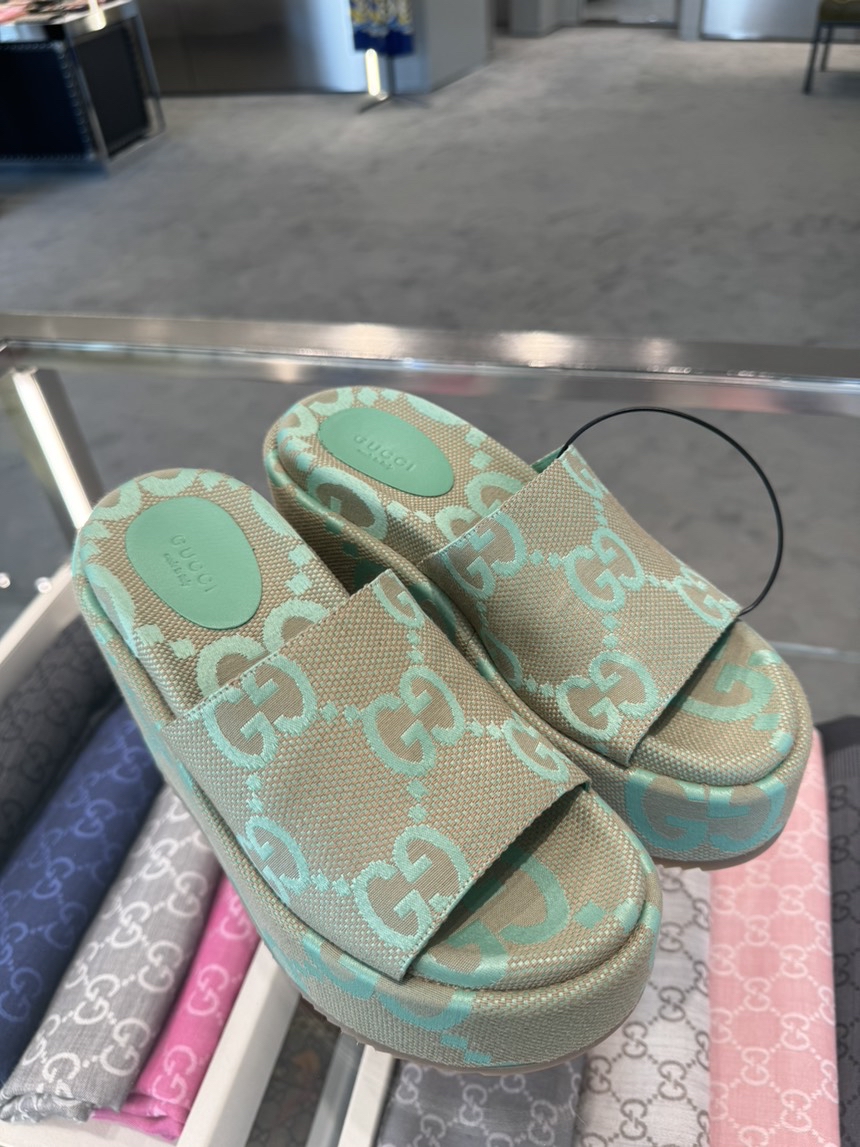 GUCCI Slides front view - Women's luxury Shoes