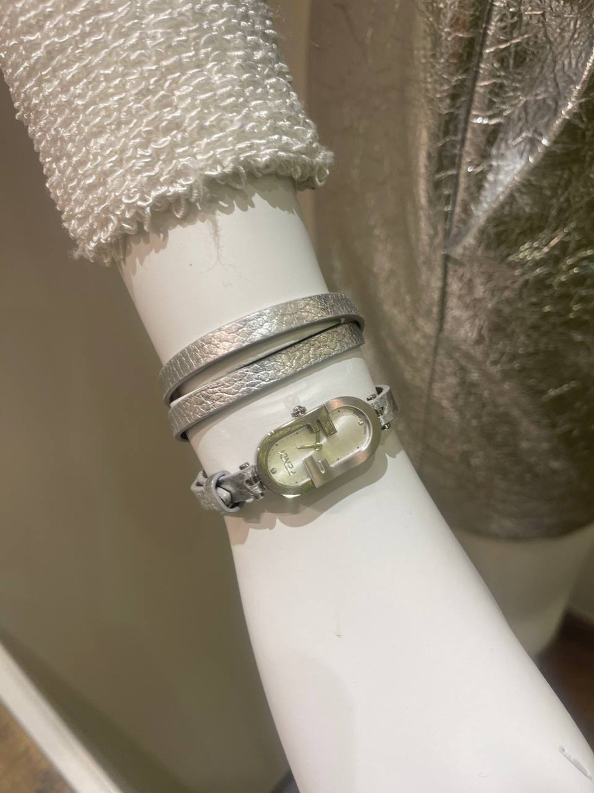FENDI Watches side view - Women's luxury Jewelry and watches