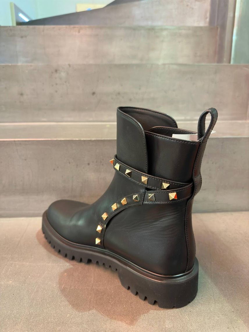 VALENTINO GARAVANI Boots side view - Women's luxury Shoes