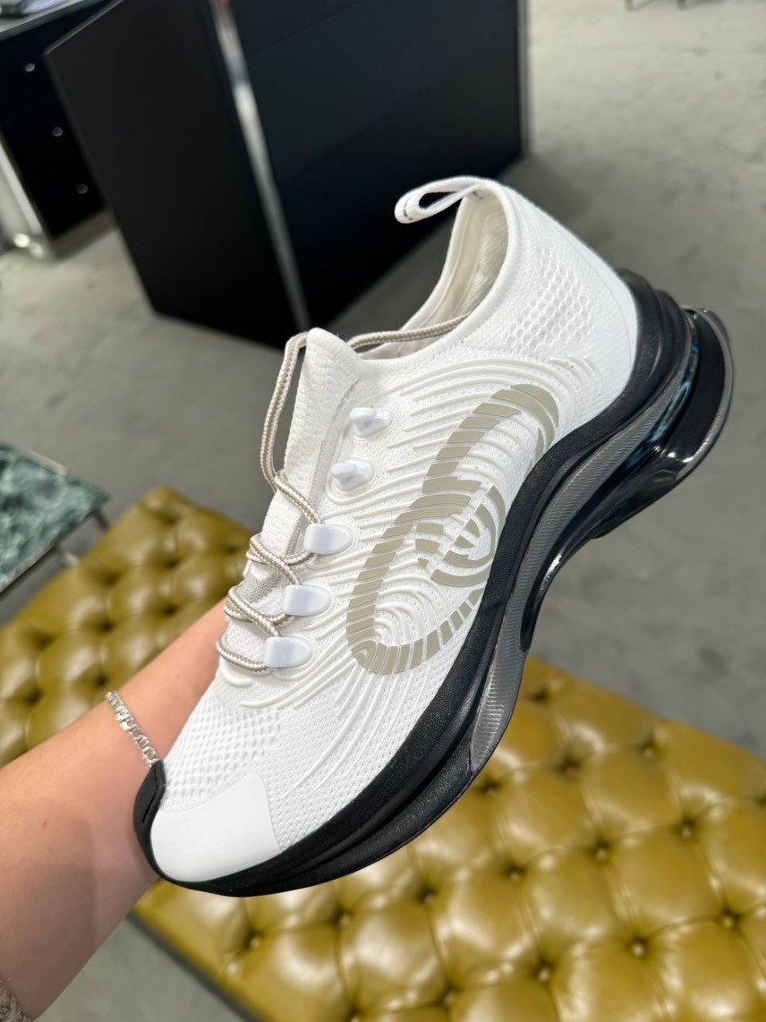 GUCCI Sneakers front view - Men's luxury Shoes