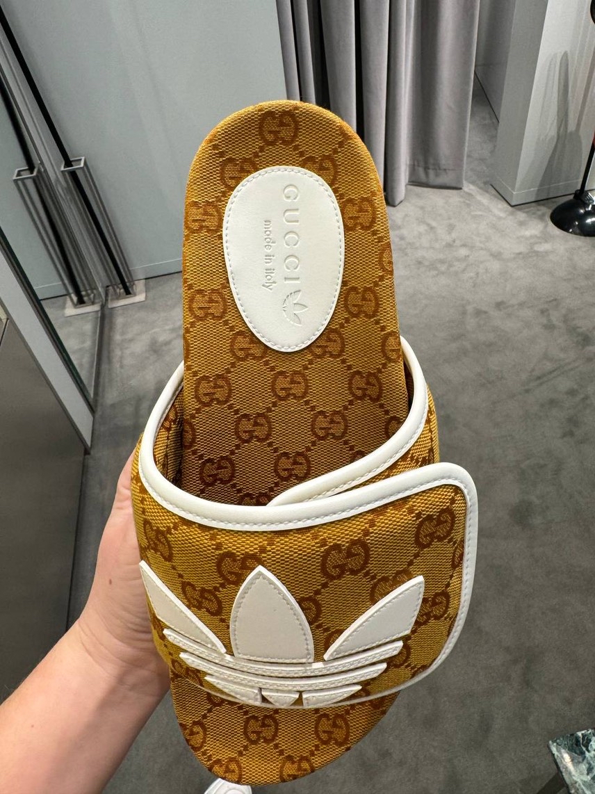 GUCCI Slides side view - Men's luxury Shoes
