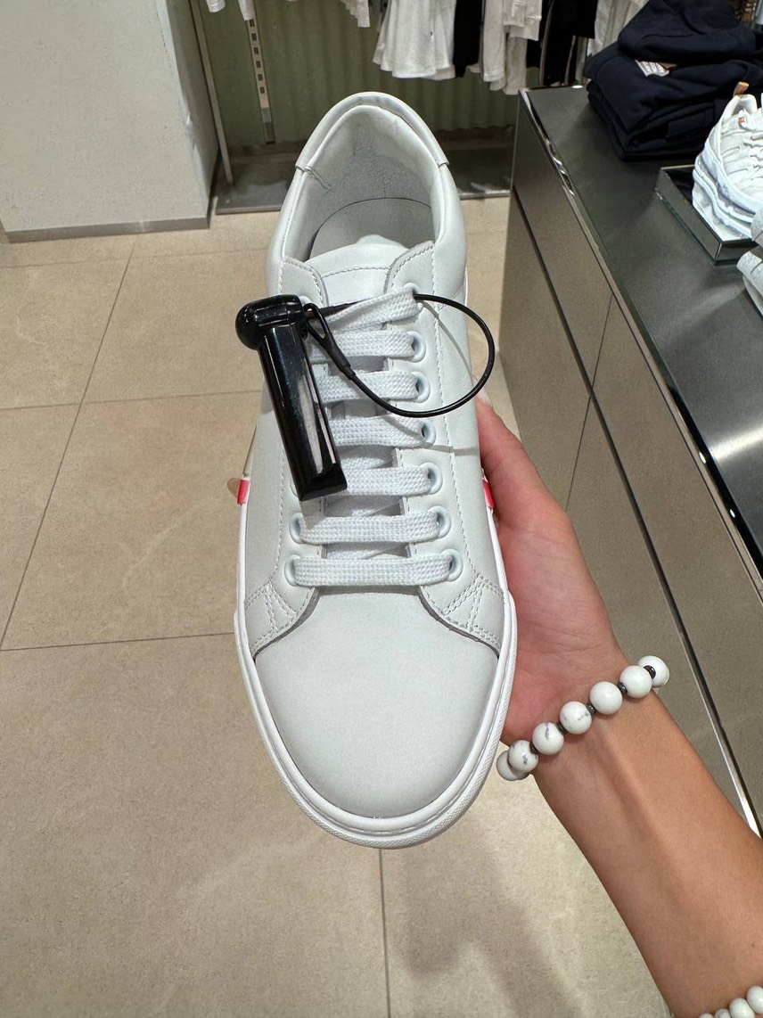 BURBERRY Sneakers side view - Women's luxury Shoes