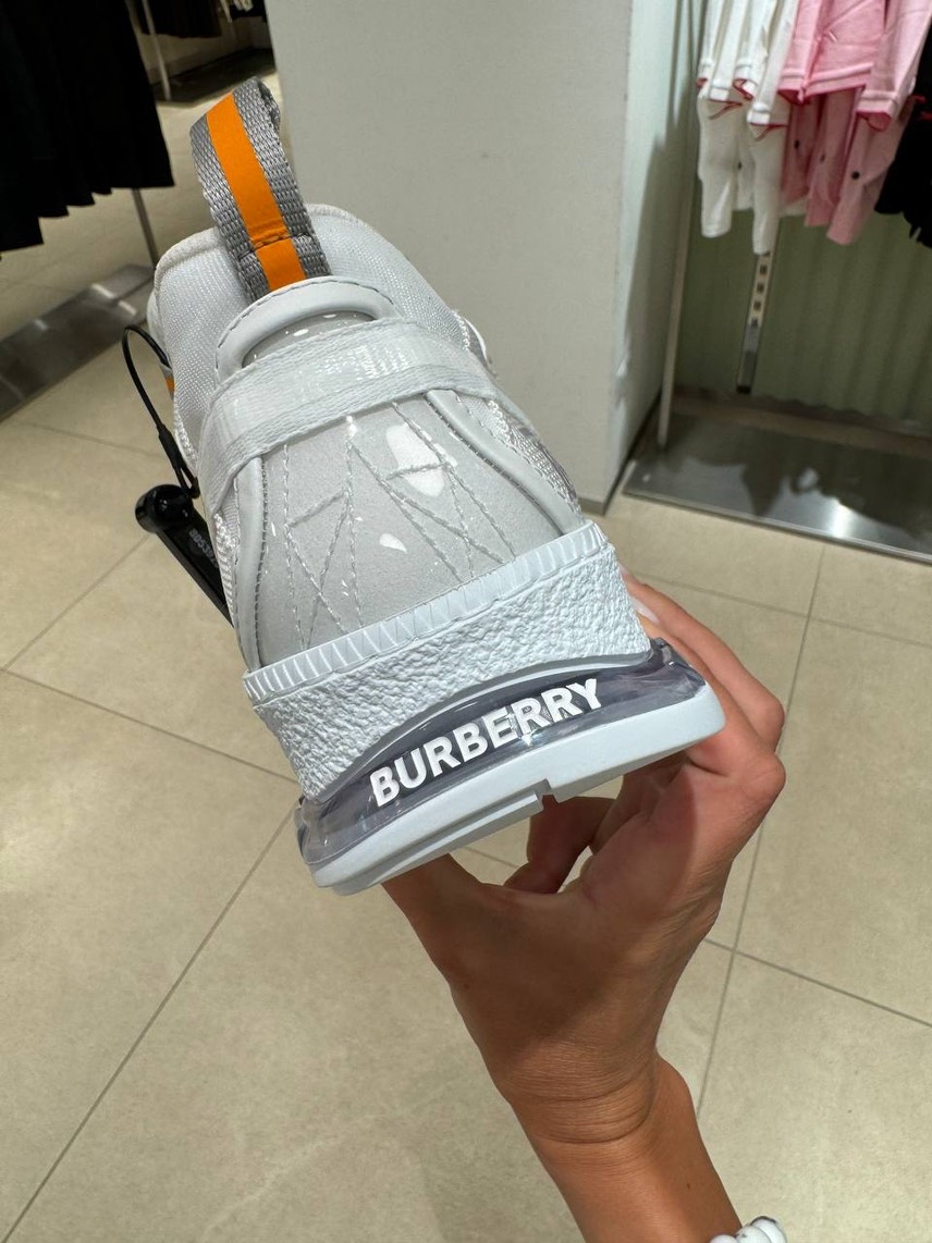 BURBERRY Sneakers side view - Women's luxury Shoes