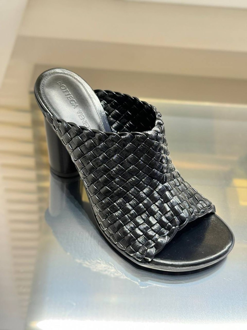 BOTTEGA VENETA Sandals side view - Women's luxury Shoes