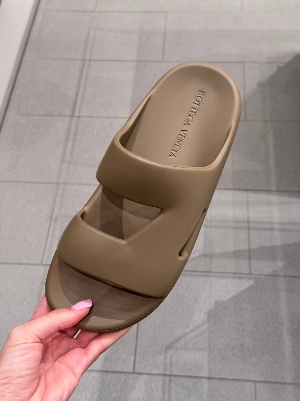 BOTTEGA VENETA Slides side view - Men's luxury Shoes