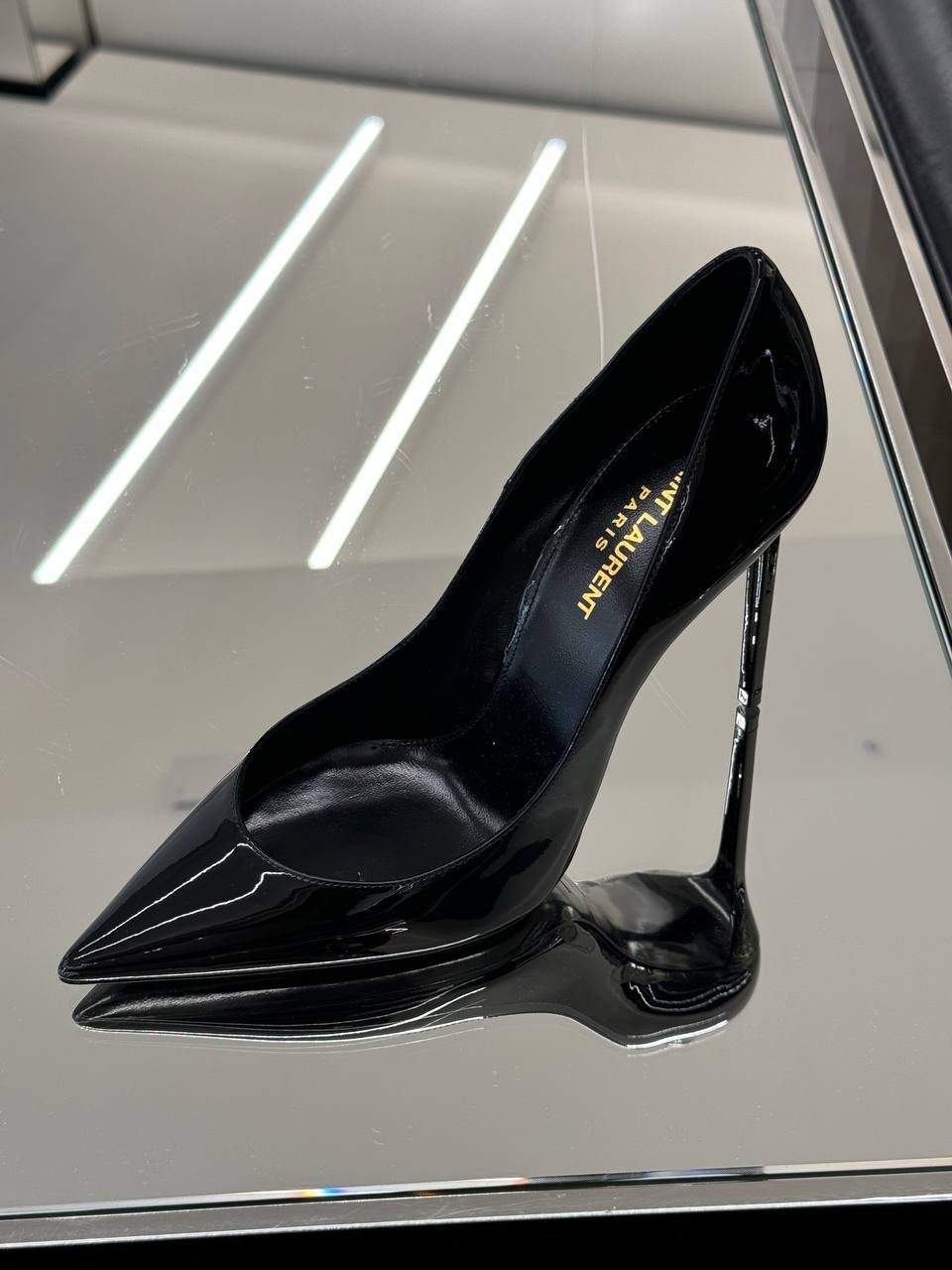 YVES SAINT LAURENT Pumps front view - Women's luxury Shoes