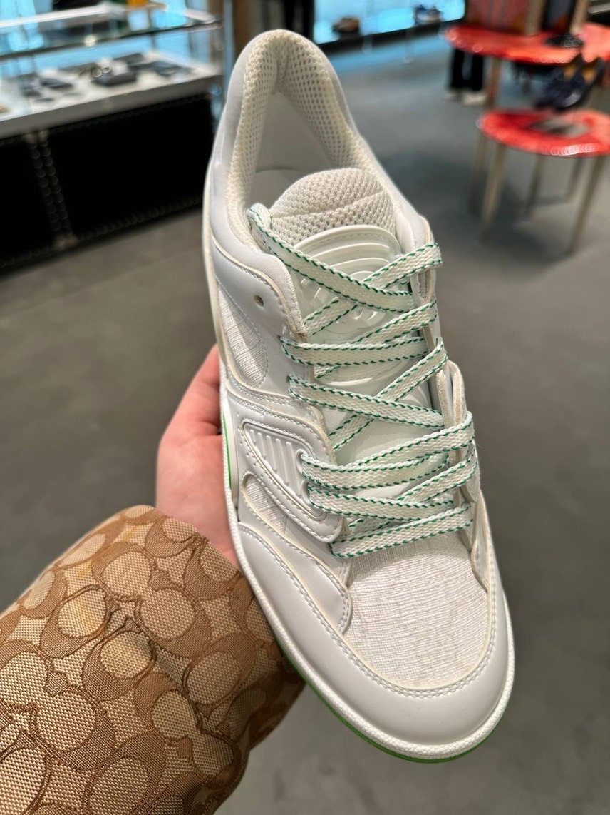 GUCCI Sneakers side view - unisex luxury Shoes