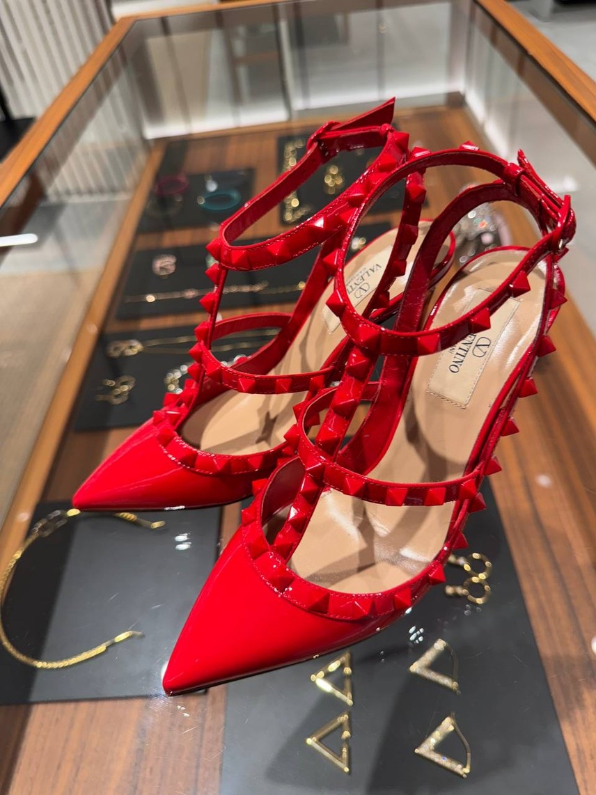 VALENTINO GARAVANI Pumps side view - Women's luxury Shoes