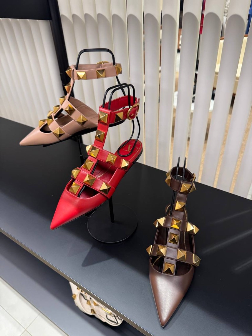 VALENTINO GARAVANI Sandals front view - Women's luxury Shoes