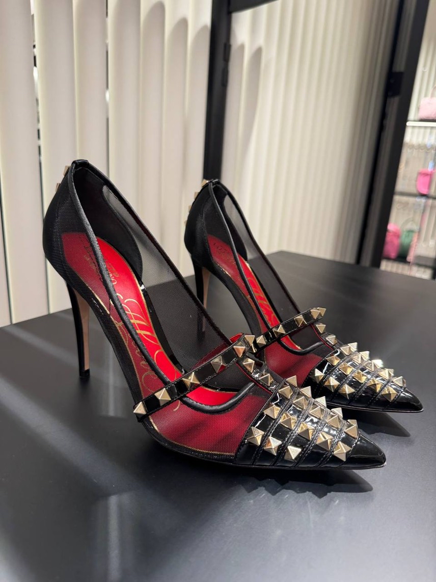 VALENTINO GARAVANI Pumps side view - Women's luxury Shoes