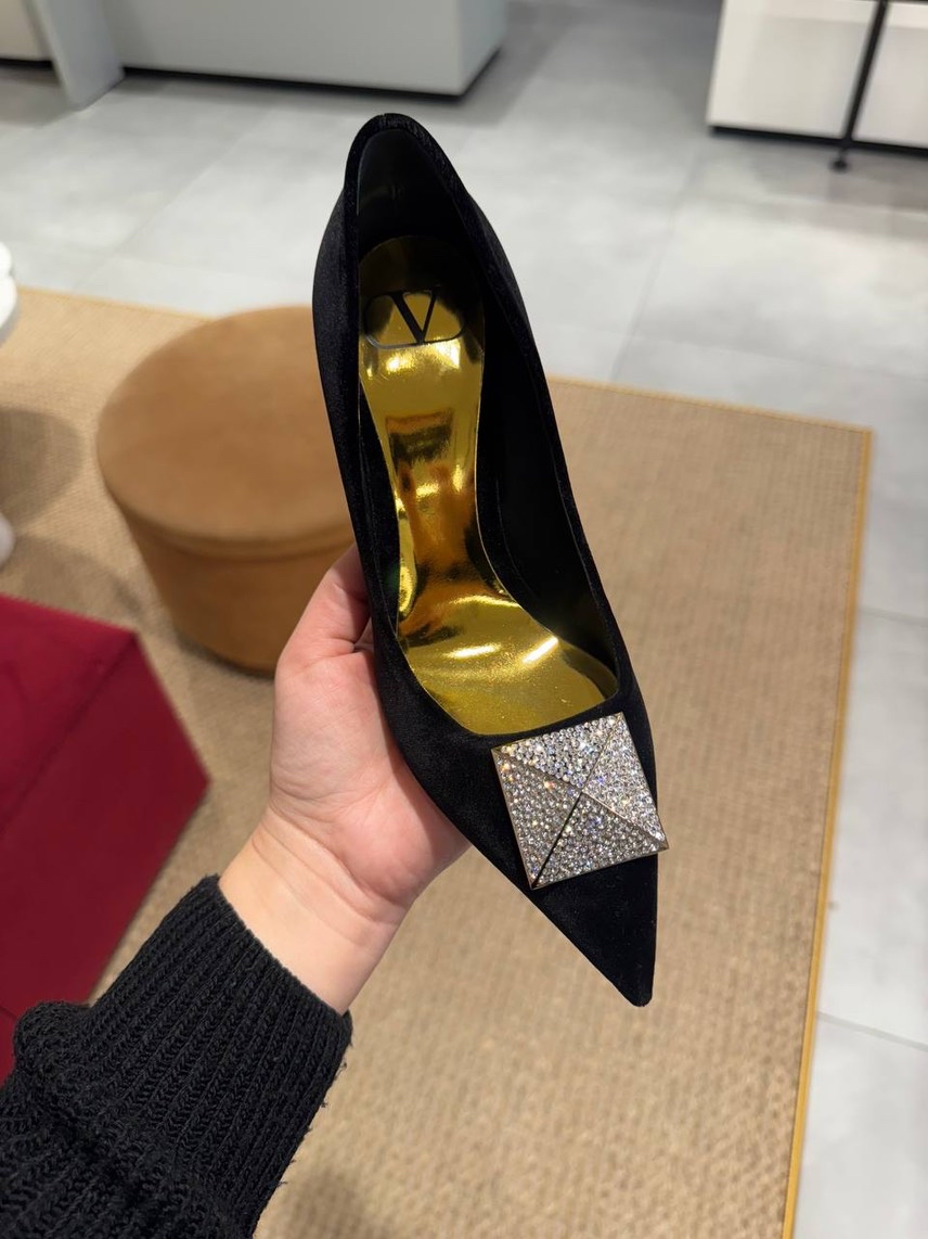 VALENTINO GARAVANI Pumps side view - Women's luxury Shoes