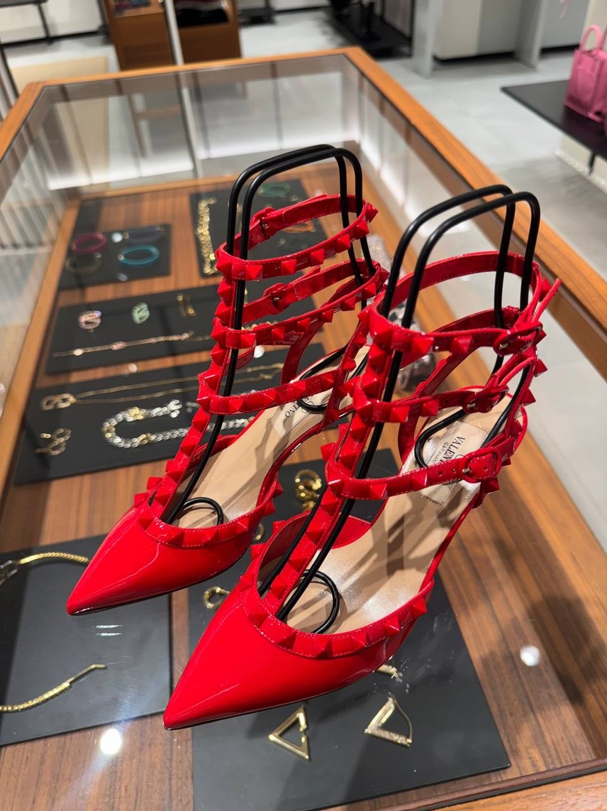 VALENTINO GARAVANI Pumps side view - Women luxury Shoes