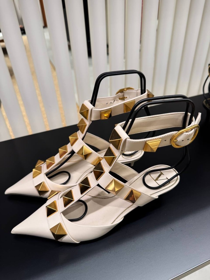 VALENTINO GARAVANI Sandals side view - Women's luxury Shoes