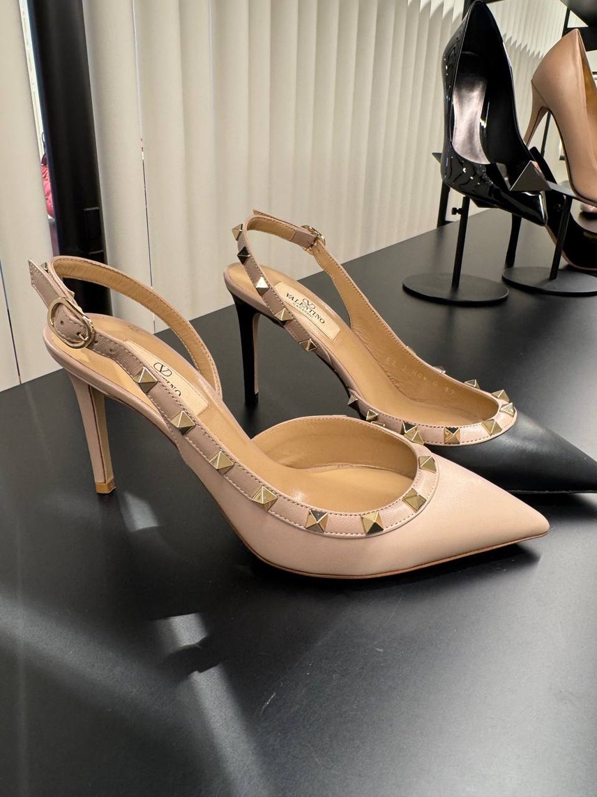 VALENTINO GARAVANI Sandals front view - Women's luxury Shoes