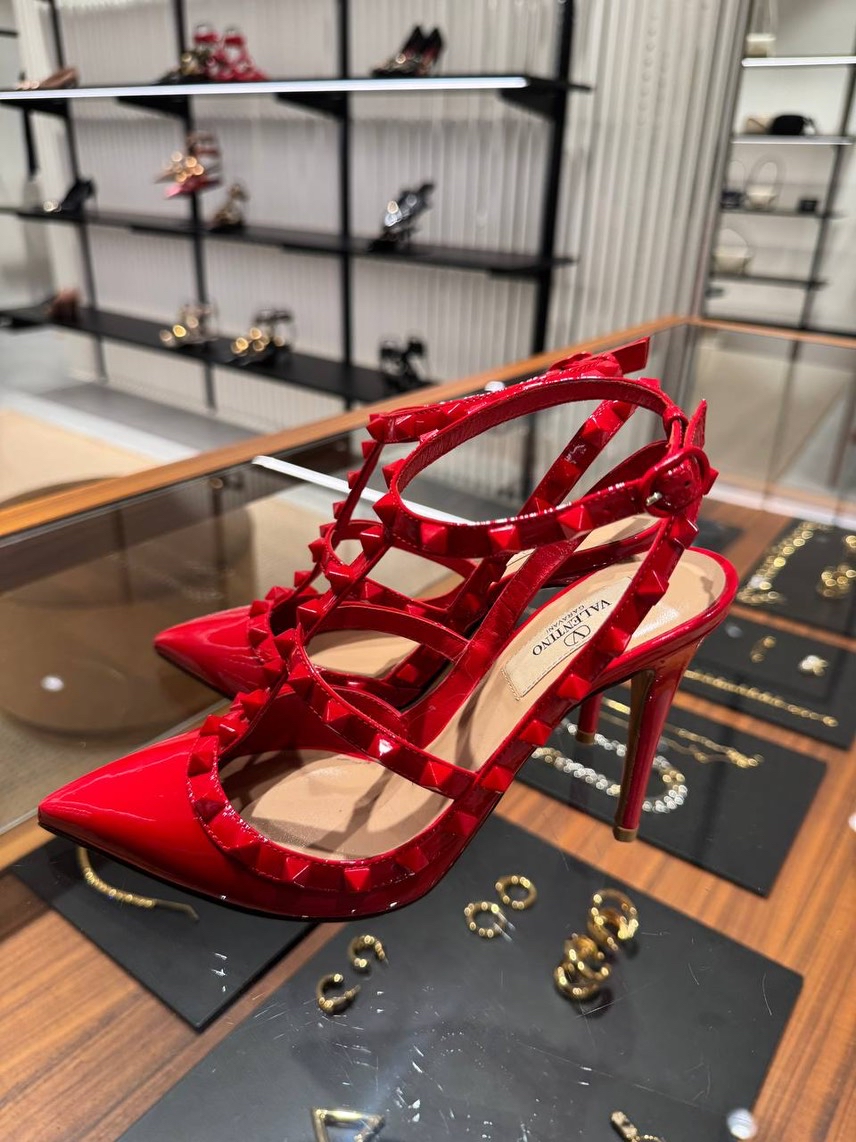 VALENTINO GARAVANI Pumps side view - Women's luxury Shoes