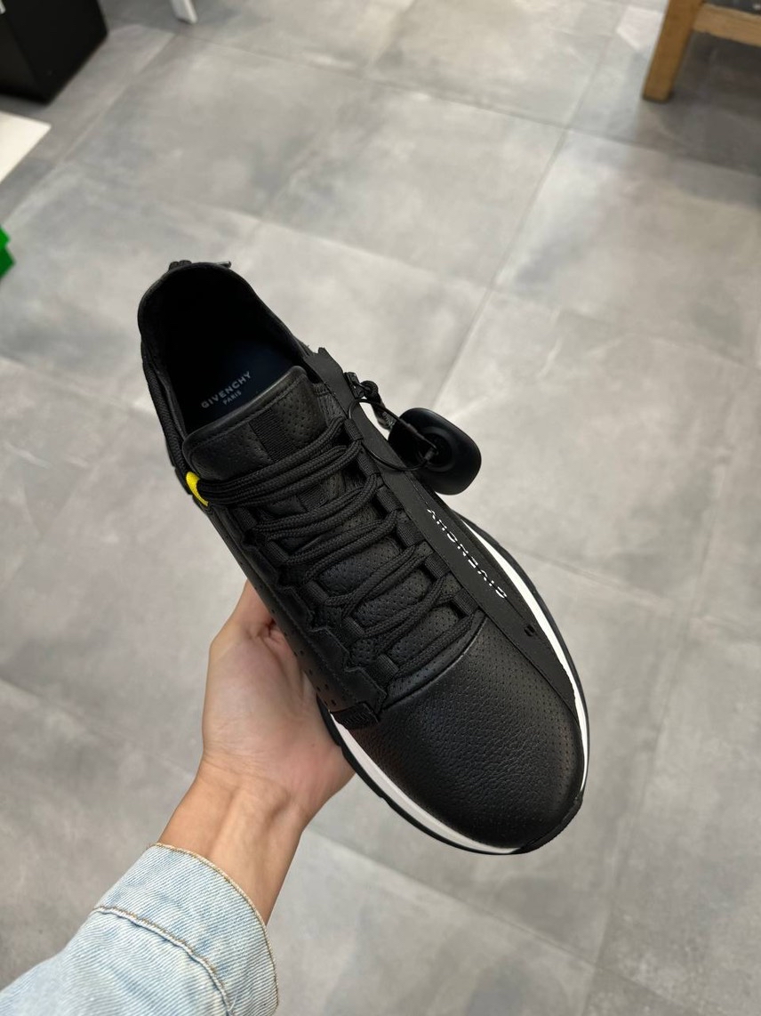 GIVENCHY Sneakers side view - Men's luxury Shoes