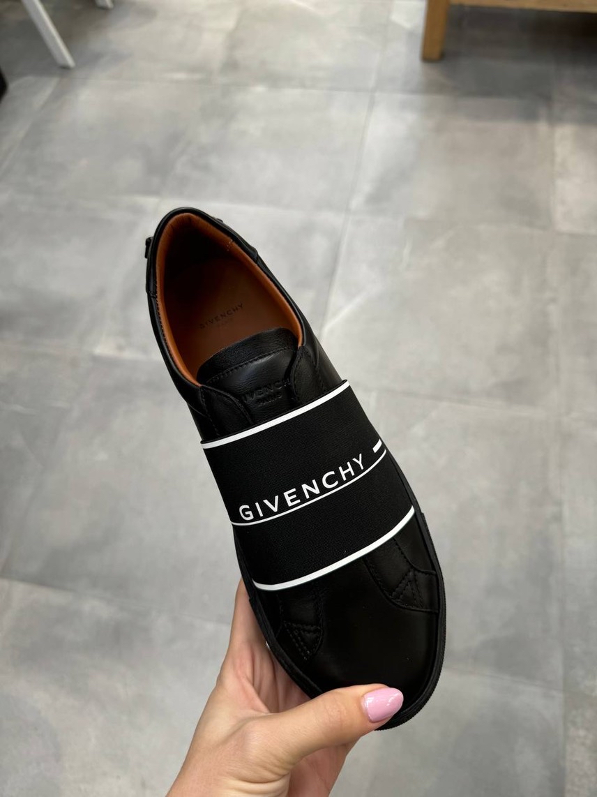 GIVENCHY Sneakers front view - Men's luxury Shoes