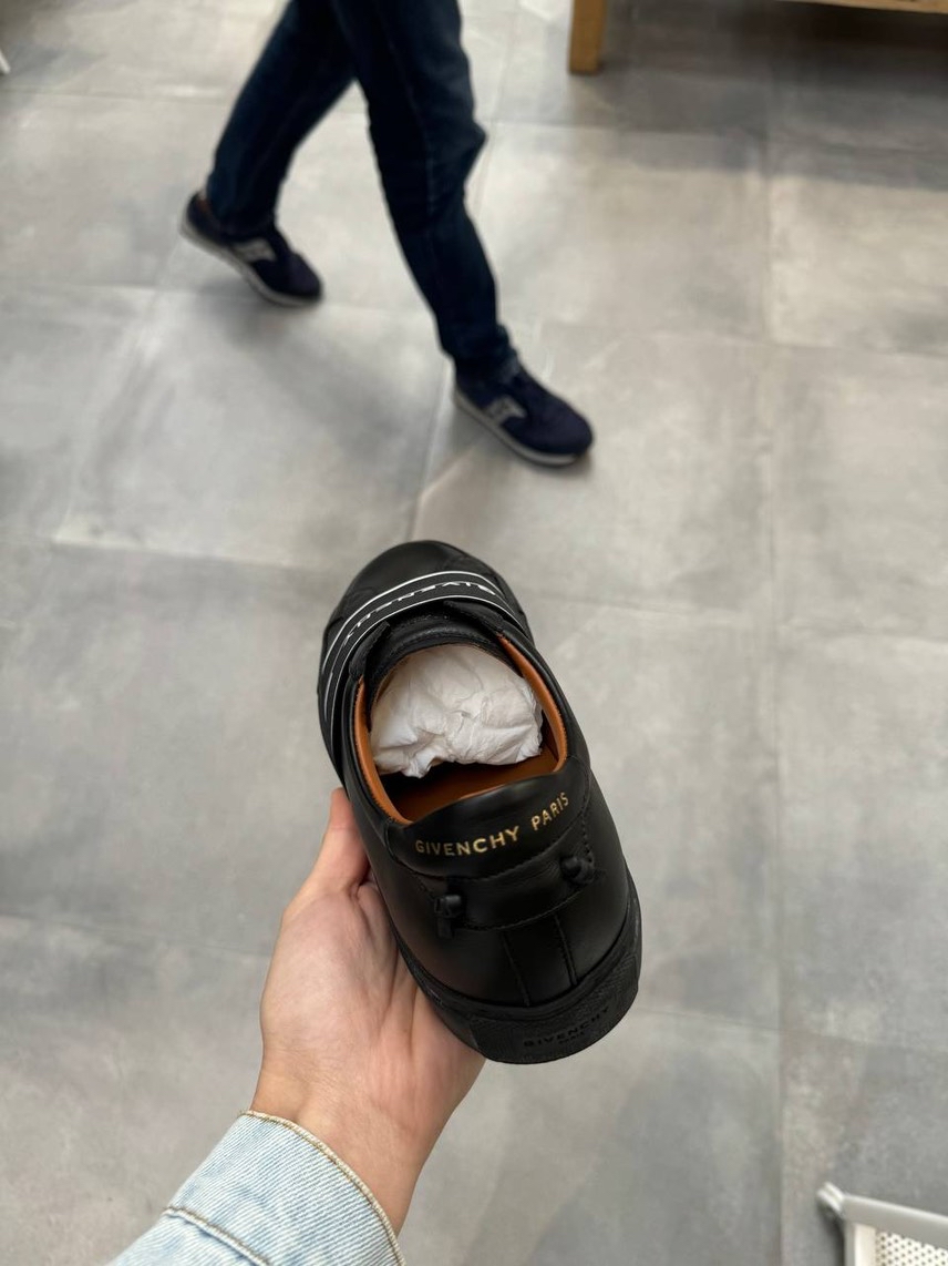 GIVENCHY Sneakers side view - Men's luxury Shoes