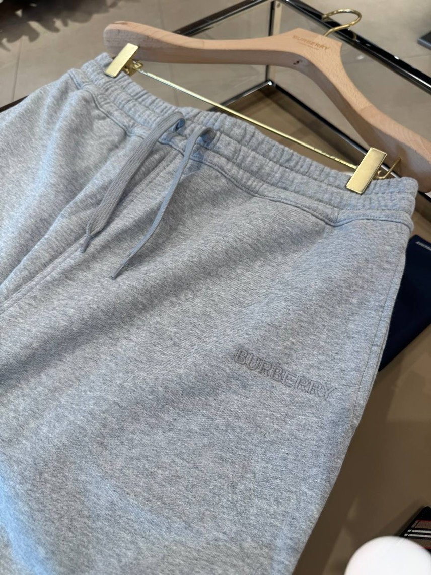 BURBERRY Shorts side view - Men's luxury Clothes