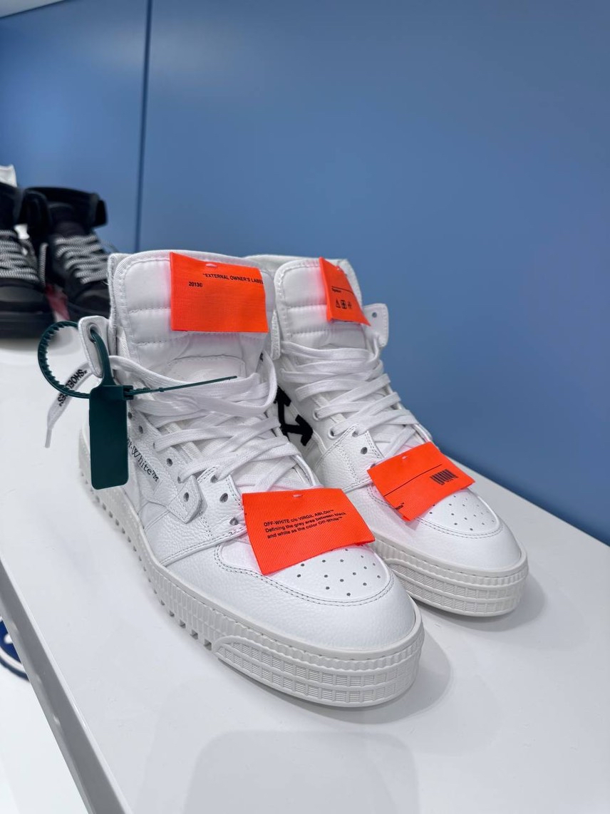OFF-WHITE Sneakers side view - Men's luxury Shoes