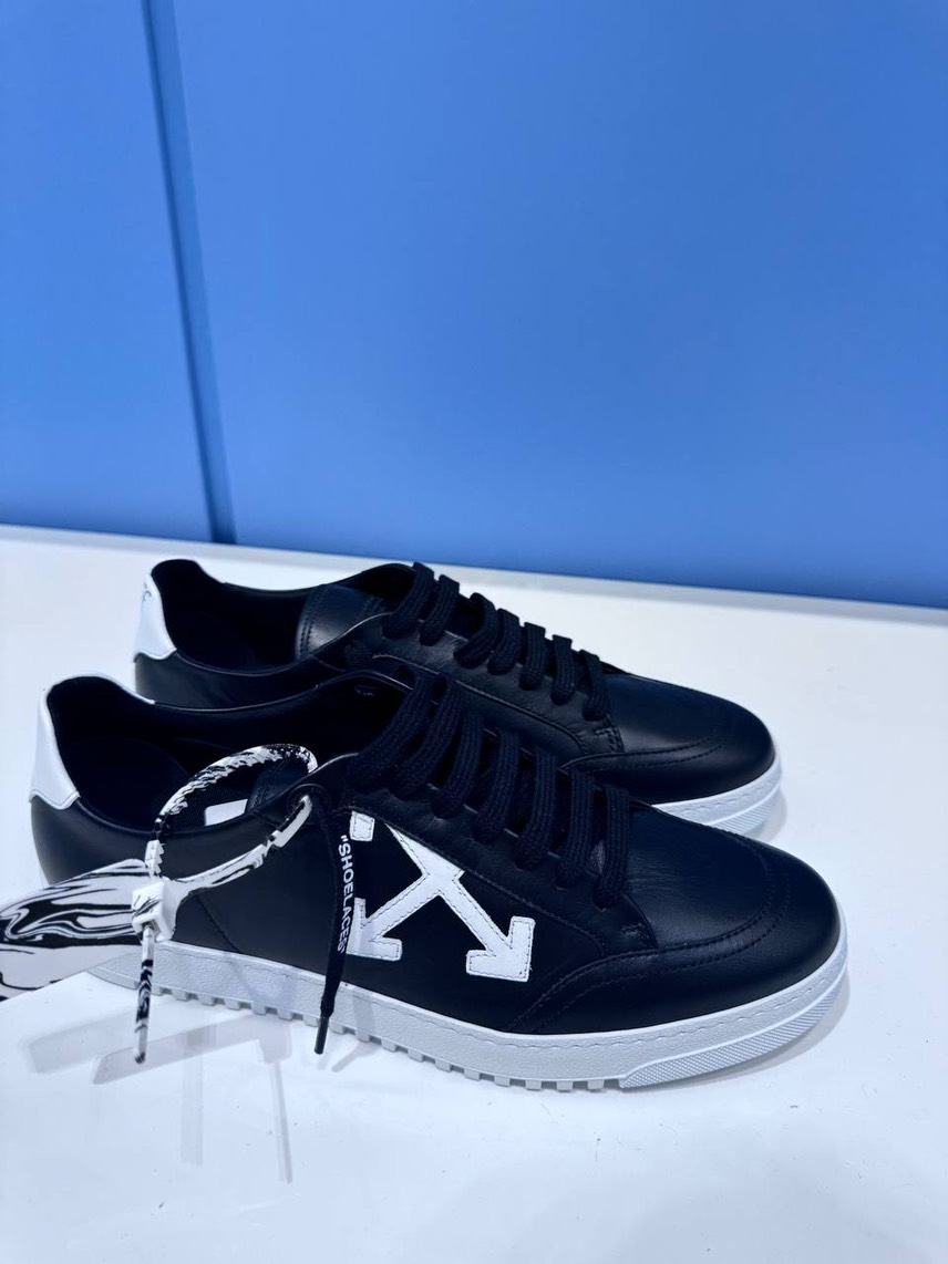 OFF-WHITE Sneakers front view - Men's luxury Shoes
