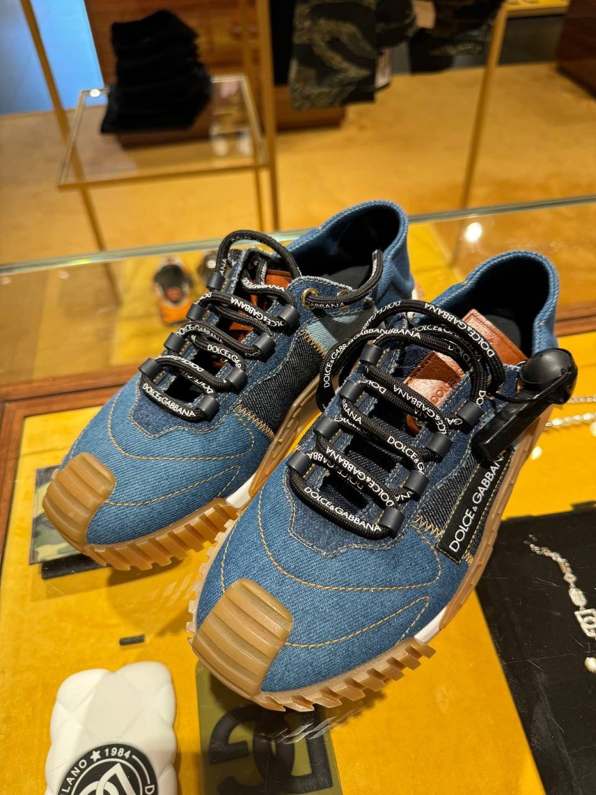 DOLCE & GABBANA Sneakers side view - Men's luxury Shoes