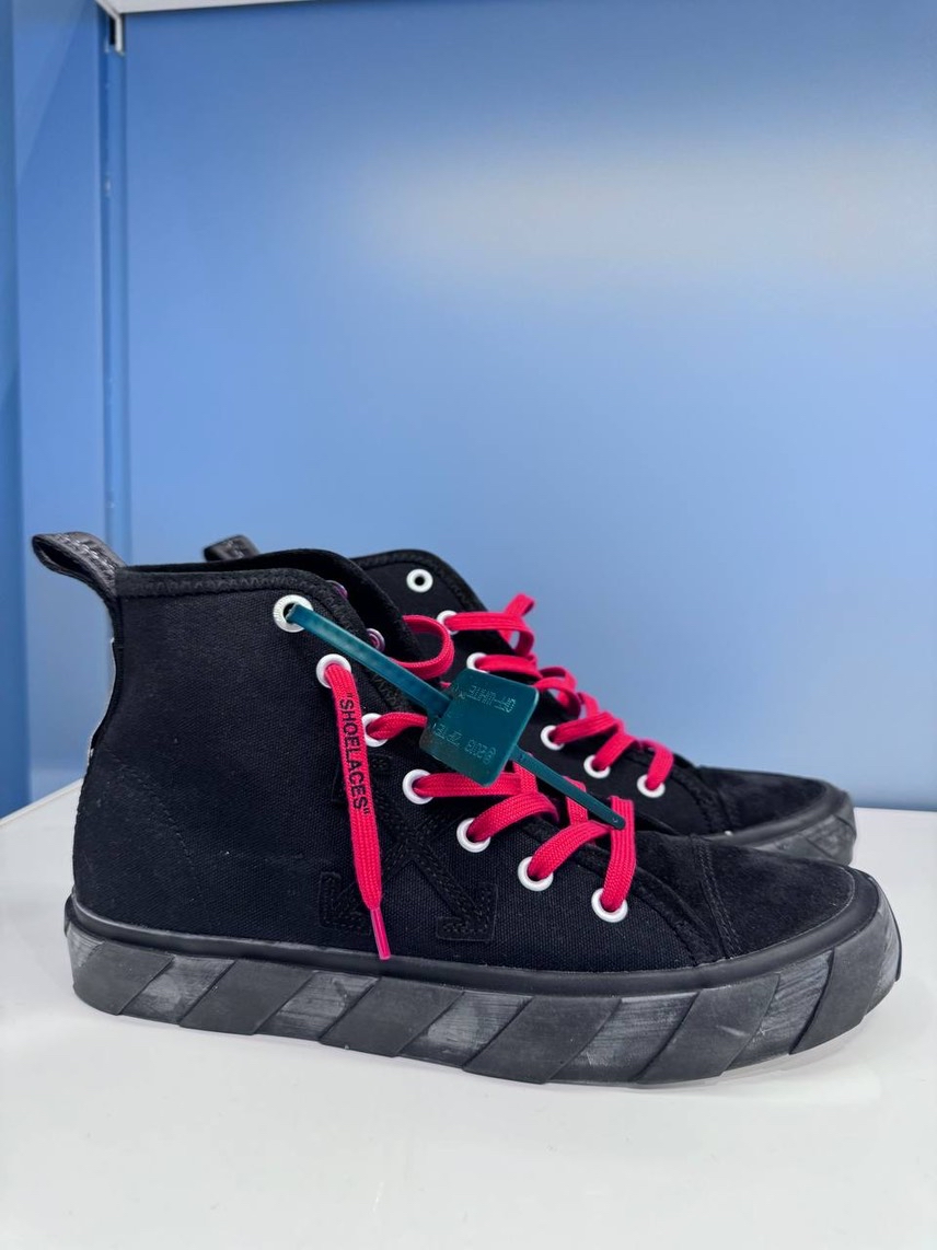 OFF-WHITE Sneakers front view - Men's luxury Shoes