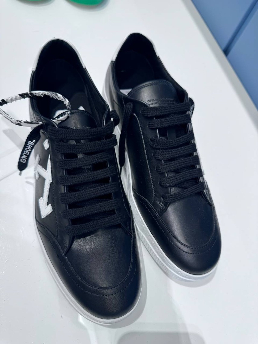 OFF-WHITE Sneakers side view - Men's luxury Shoes