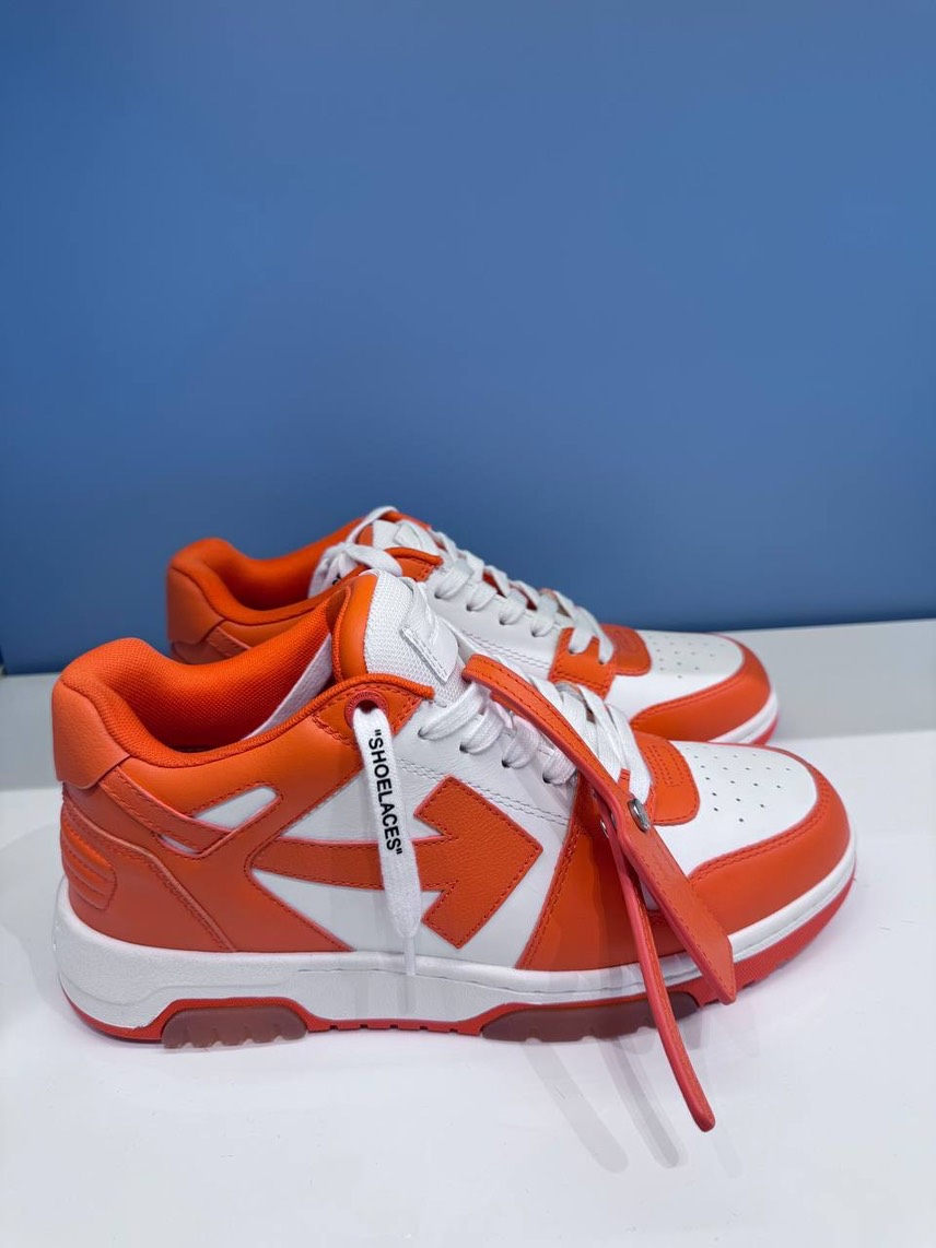 OFF-WHITE Sneakers side view - Men's luxury Shoes